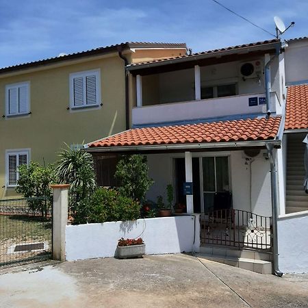 Apartments With A Parking Space Cizici, Krk - 15415 Малинска Екстериор снимка