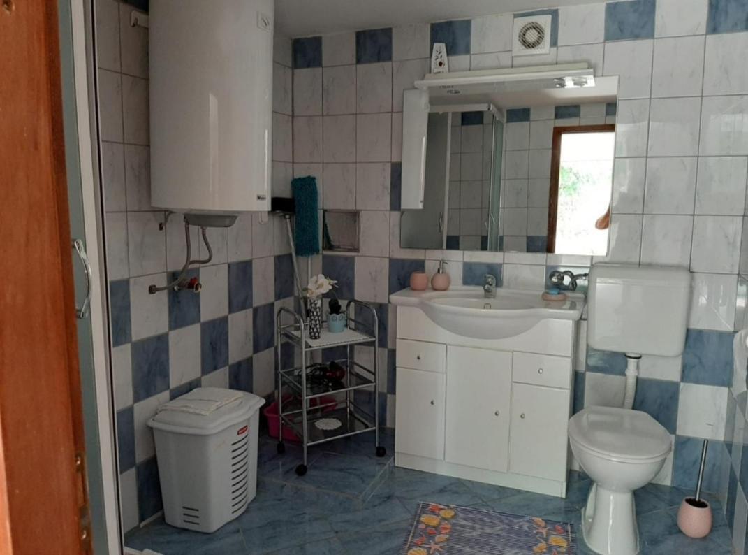 Apartments With A Parking Space Cizici, Krk - 15415 Малинска Екстериор снимка