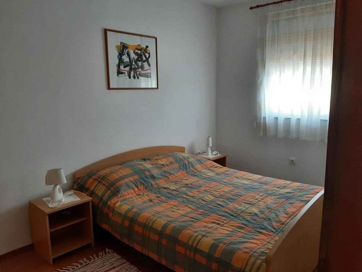 Apartments With A Parking Space Cizici, Krk - 15415 Малинска Екстериор снимка