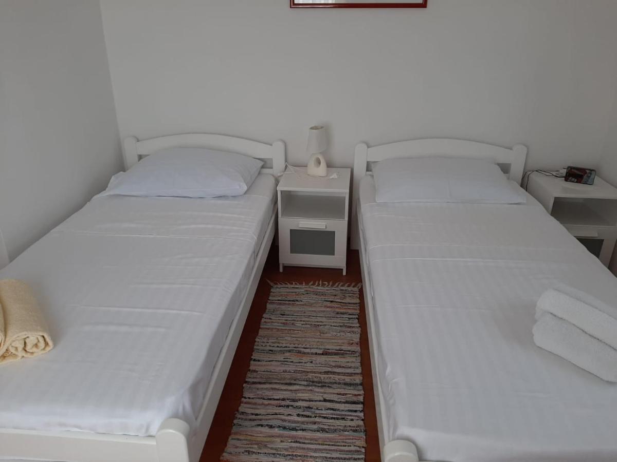 Apartments With A Parking Space Cizici, Krk - 15415 Малинска Екстериор снимка